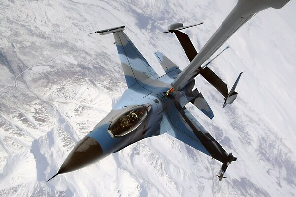 Refueling the plane over the mountains