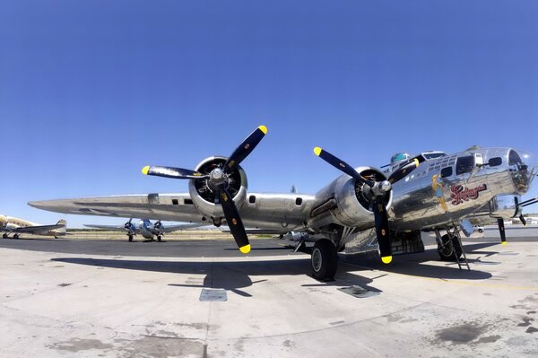 Propellermilitärflugzeug aus dem Zweiten Weltkrieg