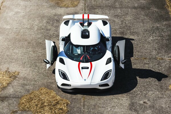 La supercar Koenigsegg participe au tirage au sort