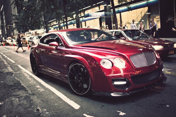 Bentley Continental auf den Straßen der Stadt