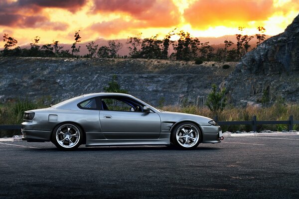 Nissan silvia s15 en el perfil de la noche