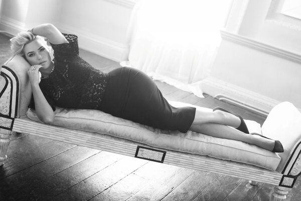 Kate Winslet lors d une séance photo en noir et blanc