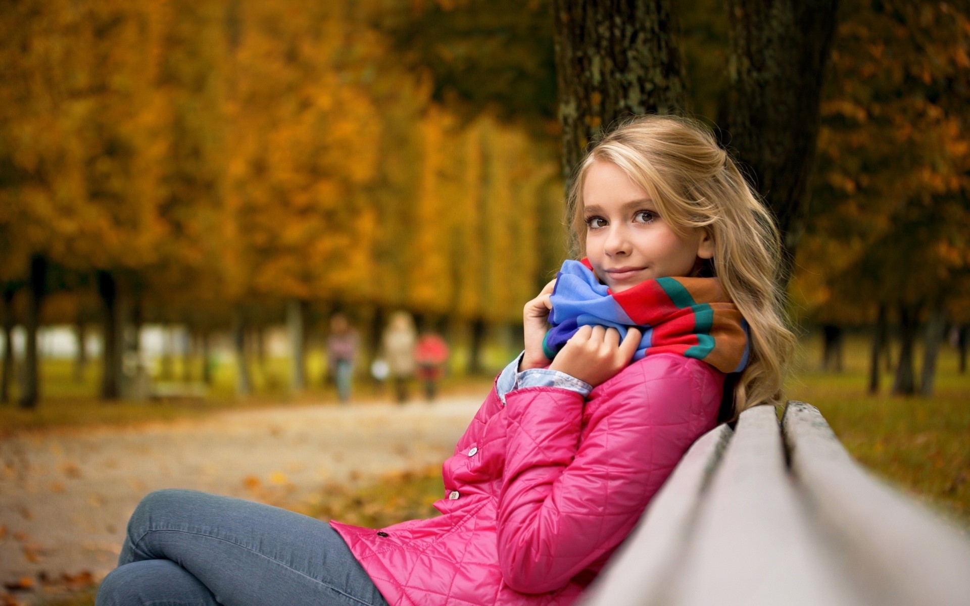 donna ragazza parco bionda autunno giallo