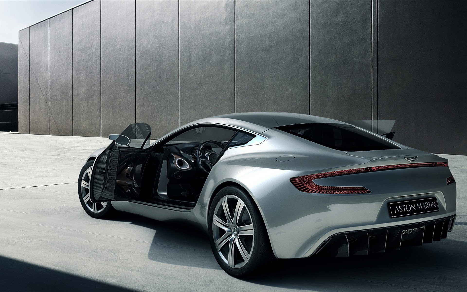 aston martin one77 silber