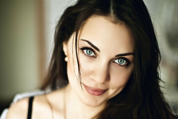 Green-eyed brunette looks at the camera