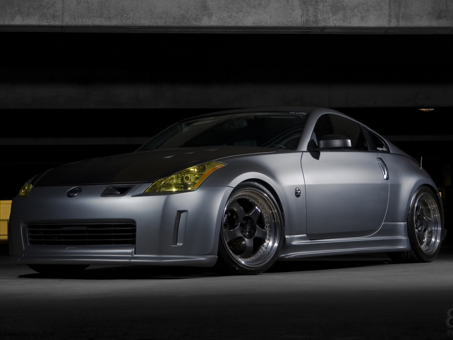 nissan 350z garage grigio