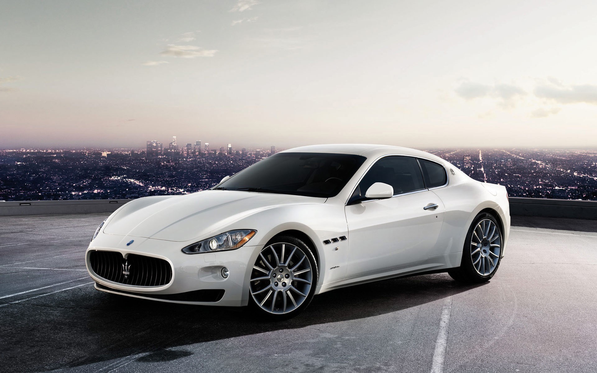 maserati granturismo de blanc ville