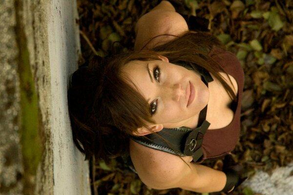 Brunetka Lara Croft, dziewczyna cosplay