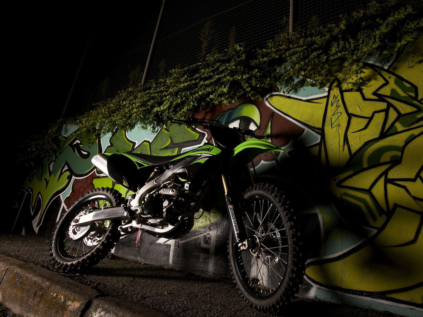 moto kawasaki graffiti notte