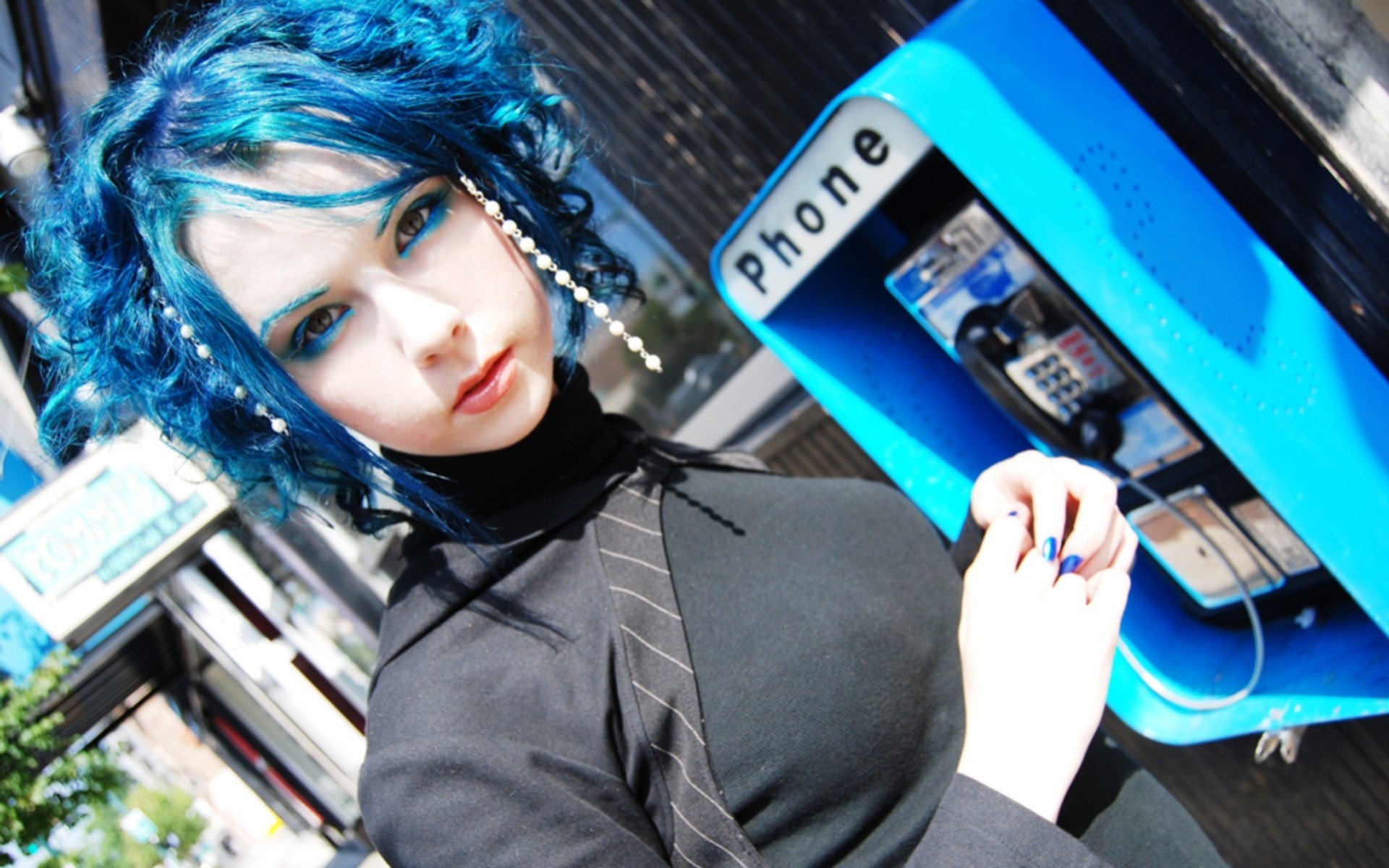 a woman cosplay grey girl blue hair