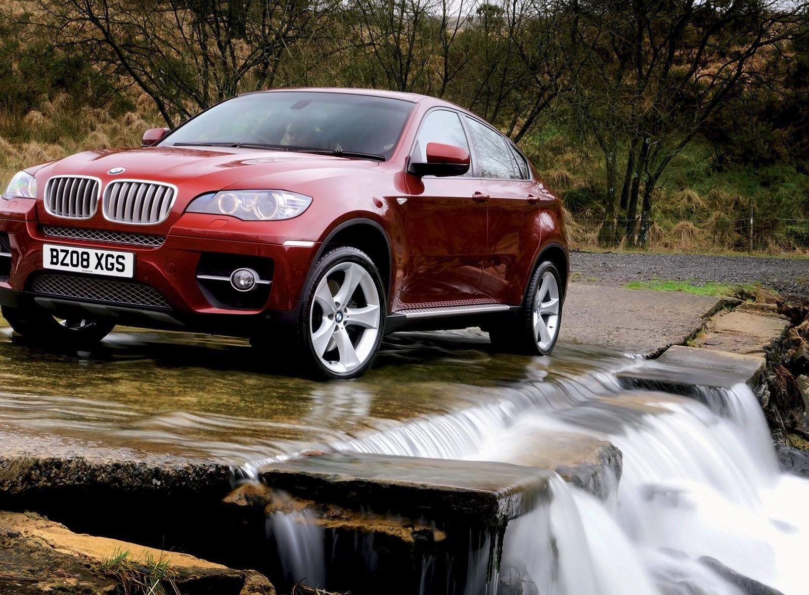 bmw x6 wodospad drzewa