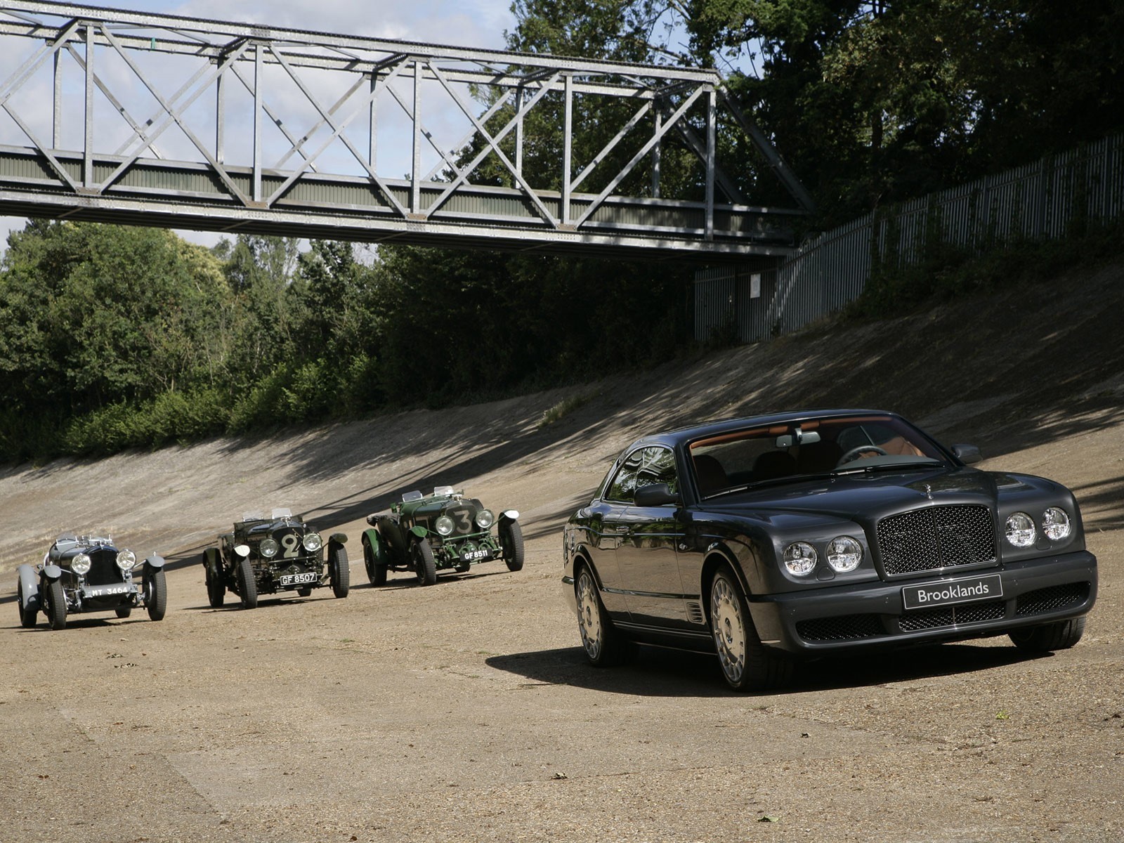 bentley brooklands retro rennen brücke