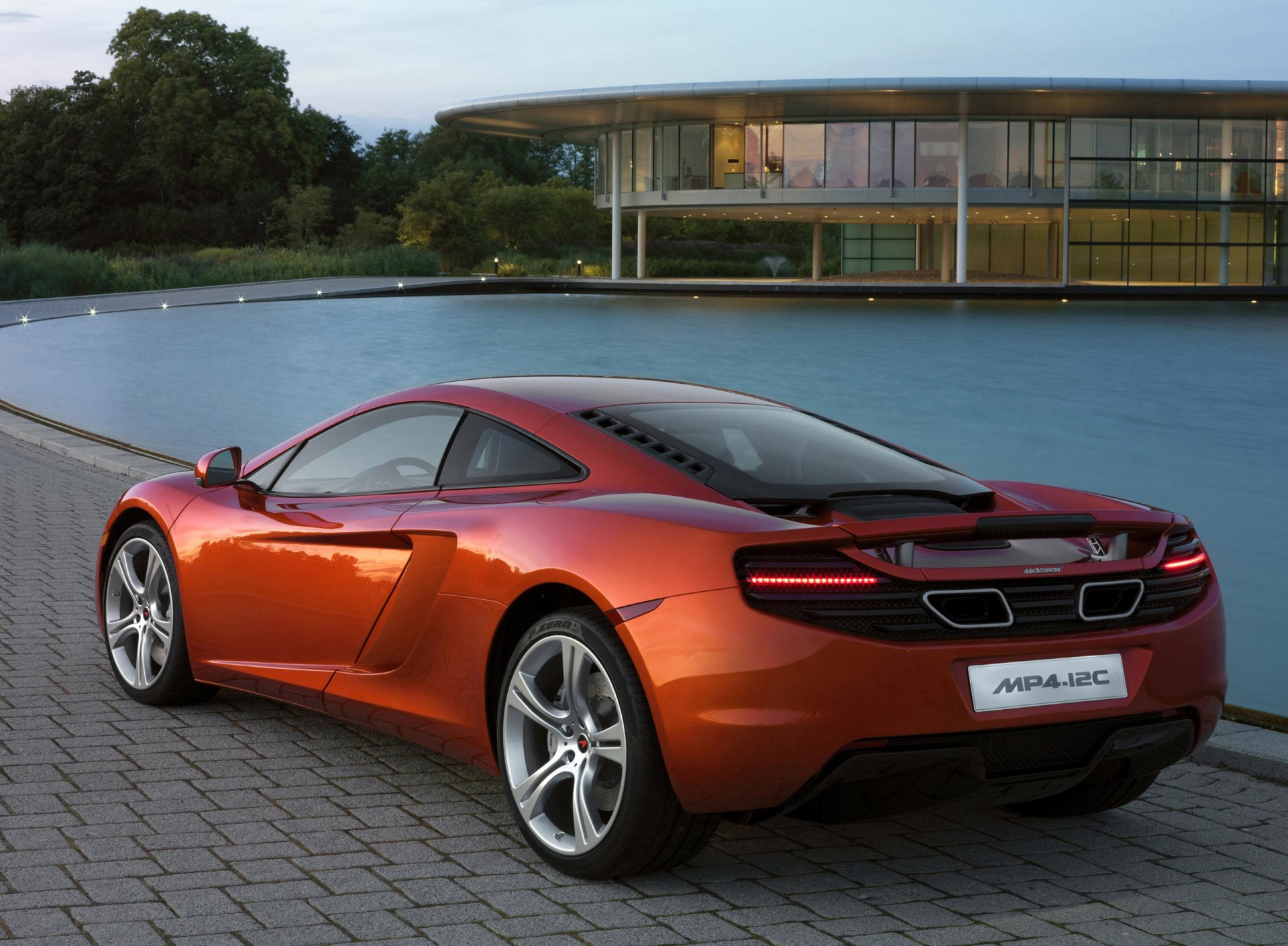 mclaren mp4 casa acqua