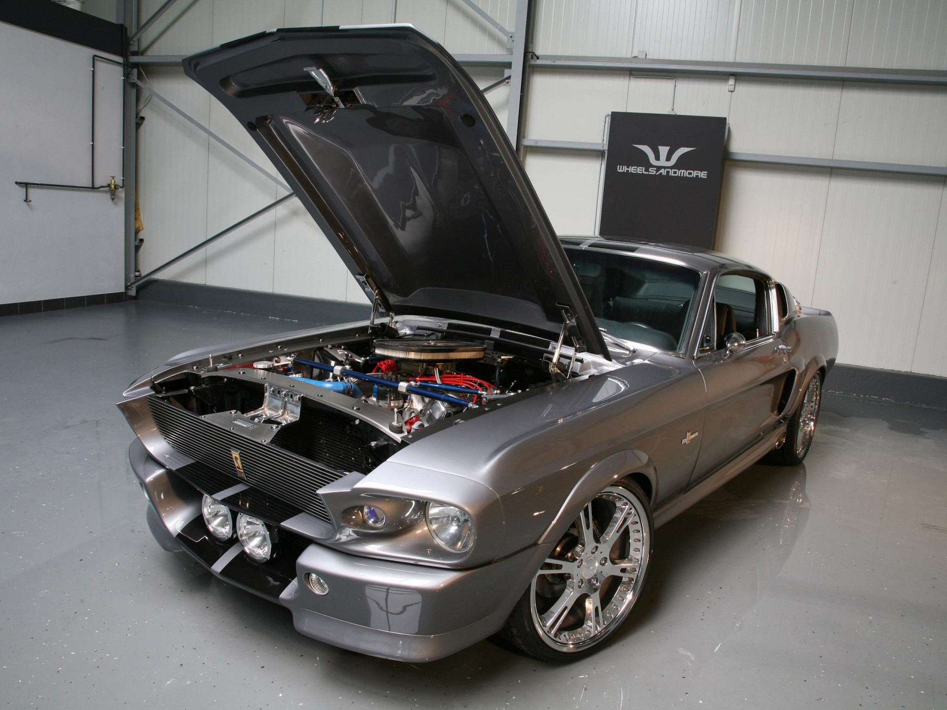 mustang shelby gt500 eleanor silnik maska garaż