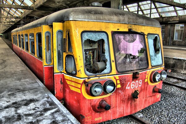 Dans l ancienne gare de la ville de Sotchi a commencé à réparer le train