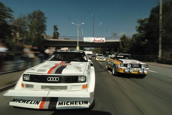 Audi nimmt an sportlichen Rennen teil