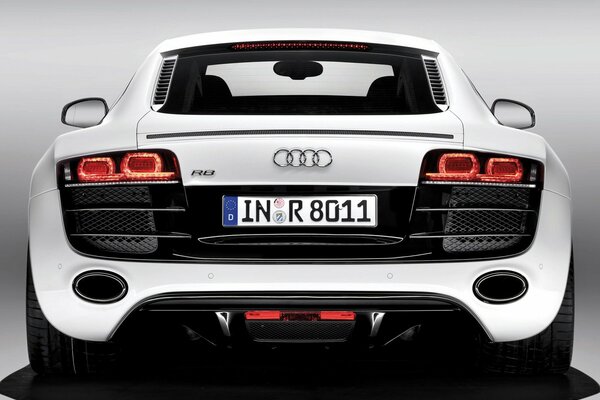 Schöner Audi in weißer Farbe