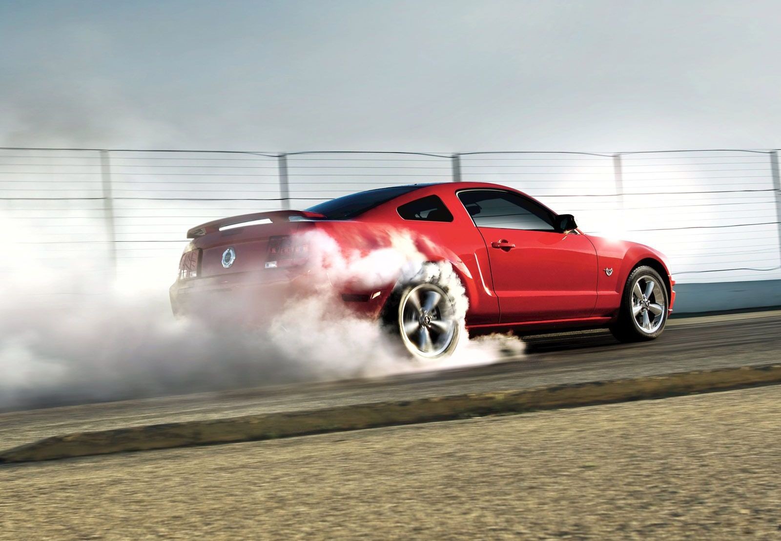 ford mustang humo rojo mustang