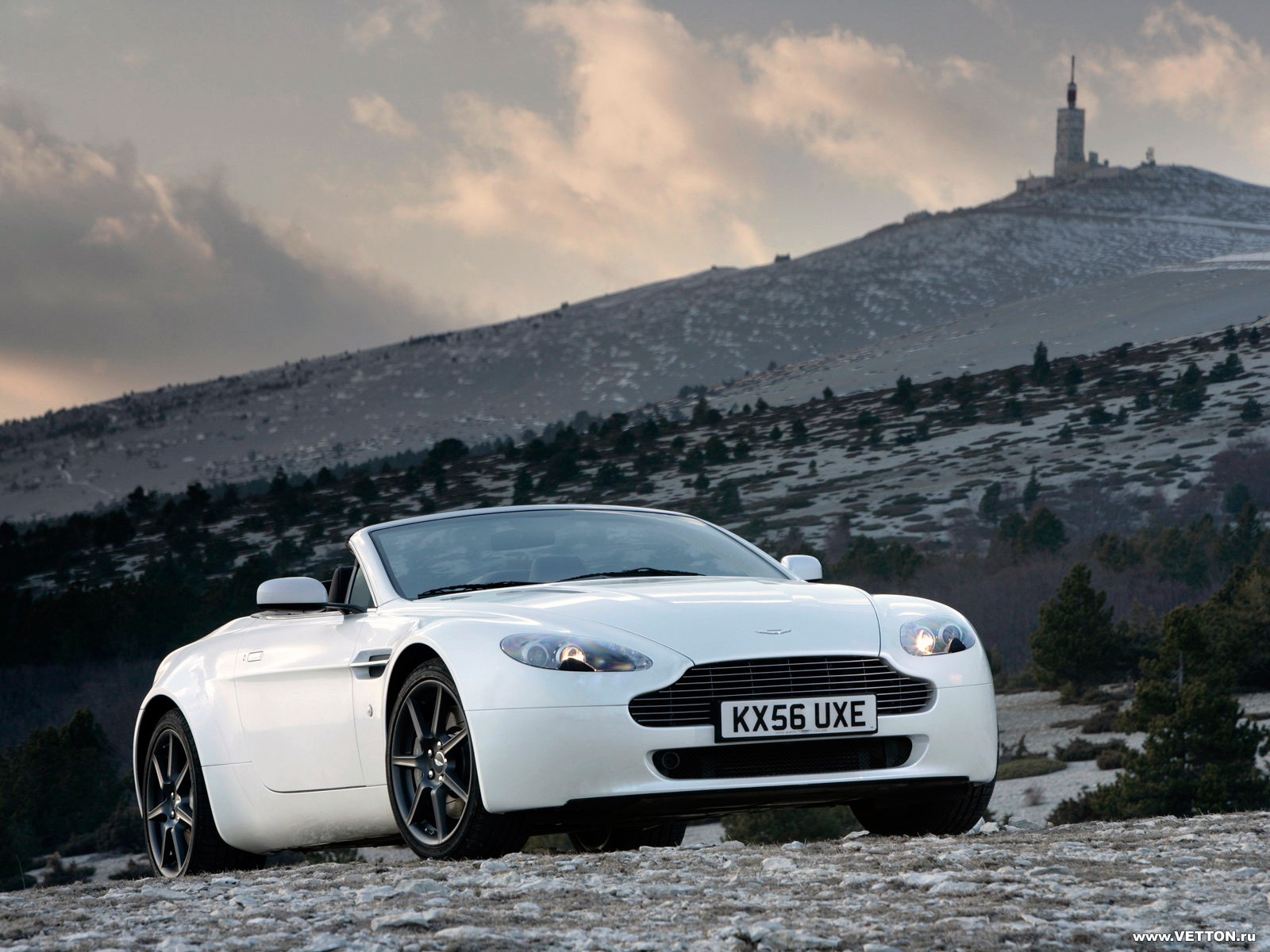 v8 vantage roadster coche