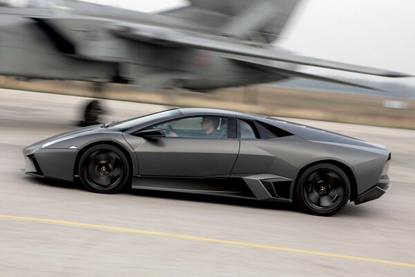 Lamborghini reventon Black. Drop the fighter