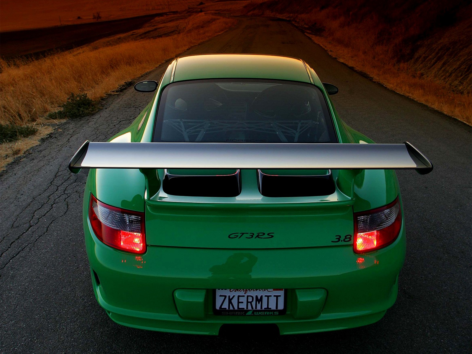 porshe 911 gt3 green road