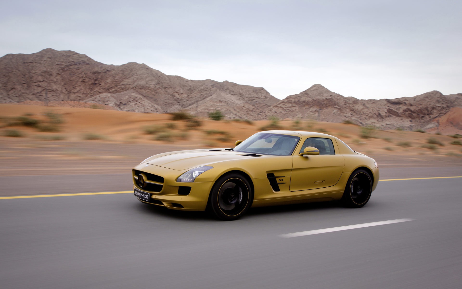 mercedes-benz sls amg желтый скорость