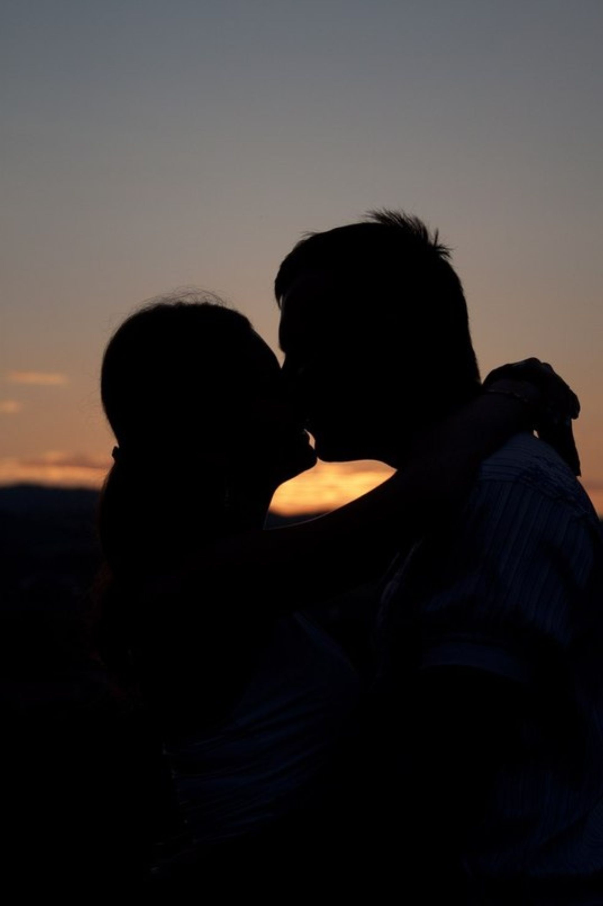 amore romanticismo tramonto ragazzo e ragazza relazione