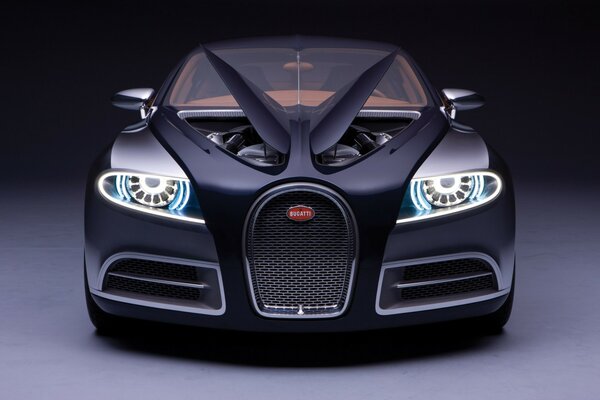 Concept-car Bugatti, avec capot ouvert des deux côtés