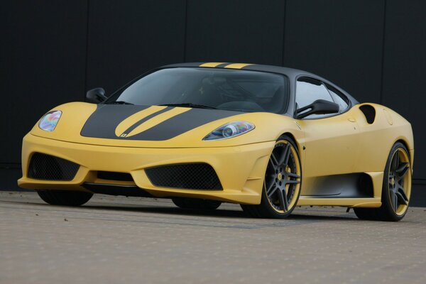 Voiture ferrari, F430 scuderia 747 sortie. Sur la route