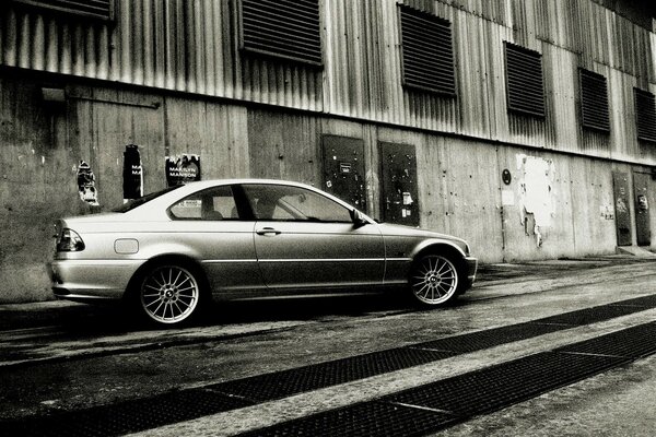 BMW 3series con ruido y filtro en blanco y negro