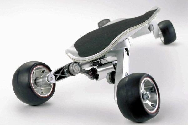 Skateboard cher avec des roues inhabituelles