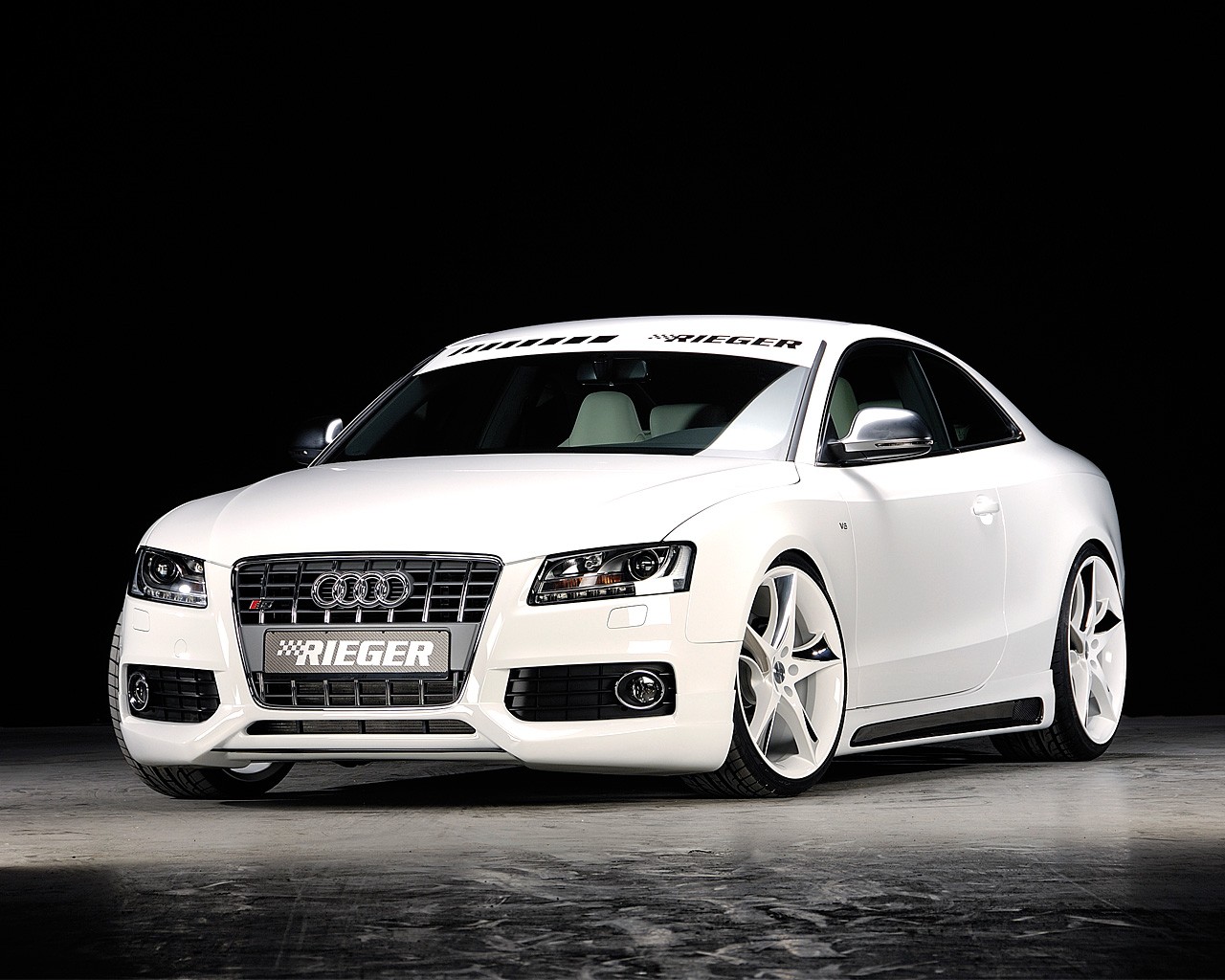 voitures audi blanc