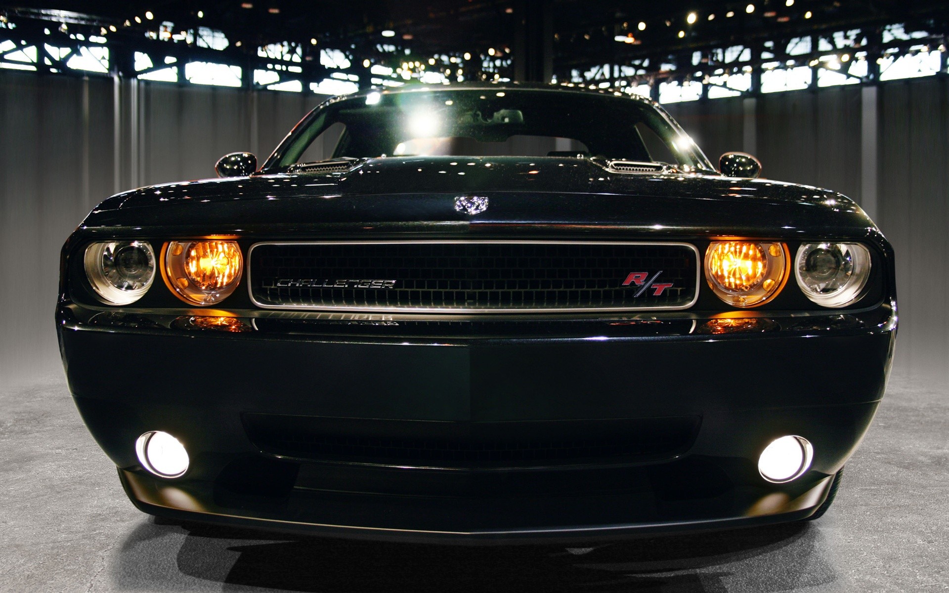 dodge challenger rt negro brillo garaje