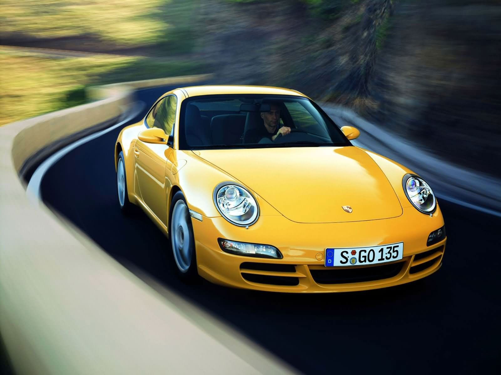 porsche 911 jaune