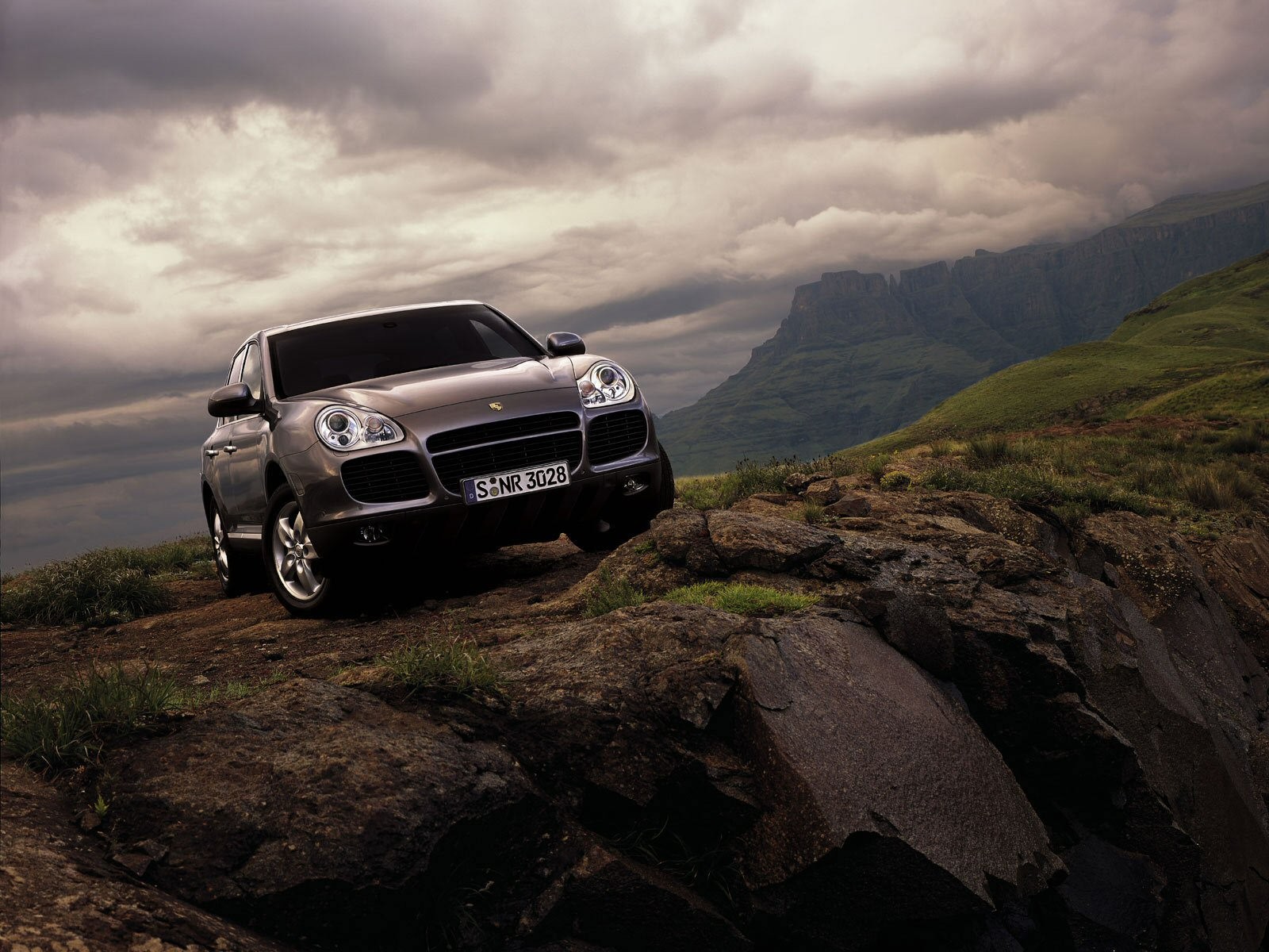 porsche cayenne mountain