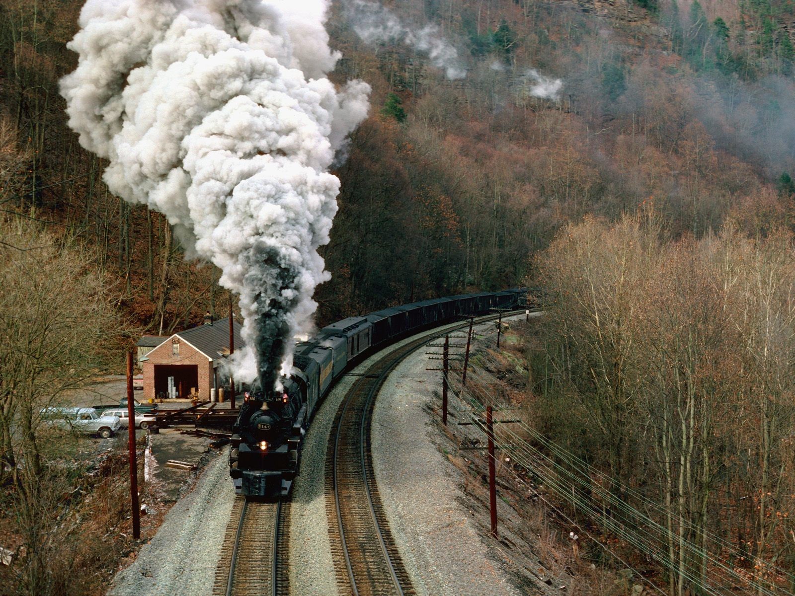 treno autunno fumo montagne