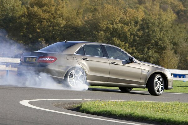 The gelding drifts on our roads