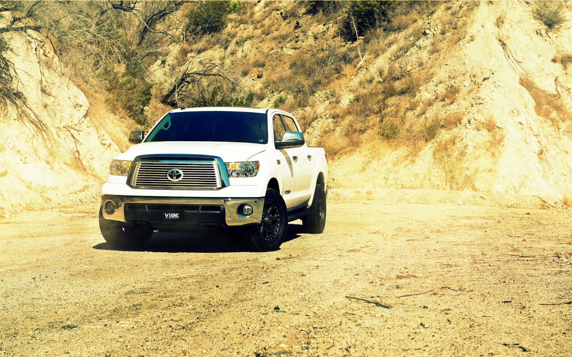 toyota tundra blanco frente toyota camioneta desierto