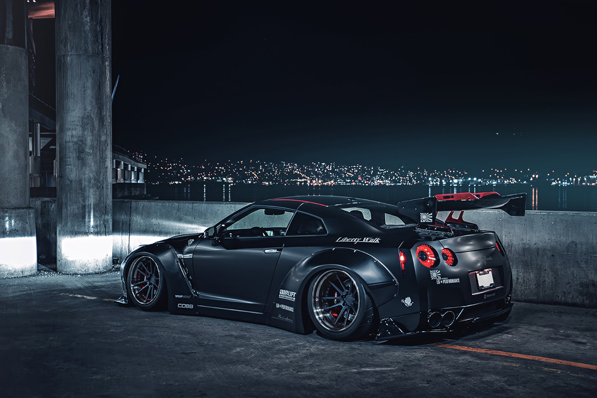 nissan gt-r r35 freiheit matt schwarz niedrig japan sport auto hinten nigth stadt