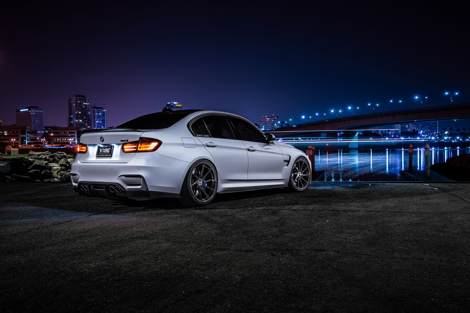 bmw f80 m3 avant garde roues vibe moteurs sombre arrière