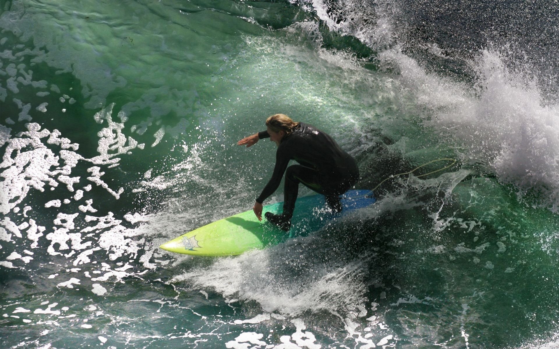 meer surfen wellen wasser ozean spritzen sport surfer athlet grünes wasser schaum abgrund