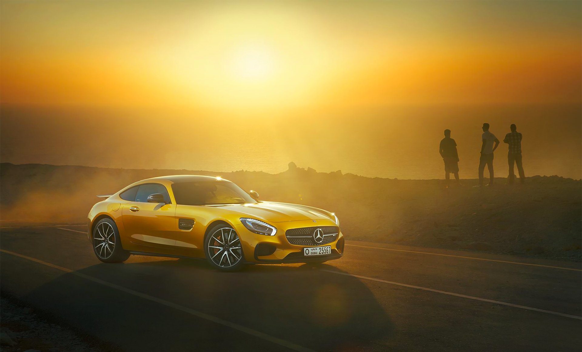 mercedes-benz amg gt s 2015 gelb sonne tag meer straße vorne