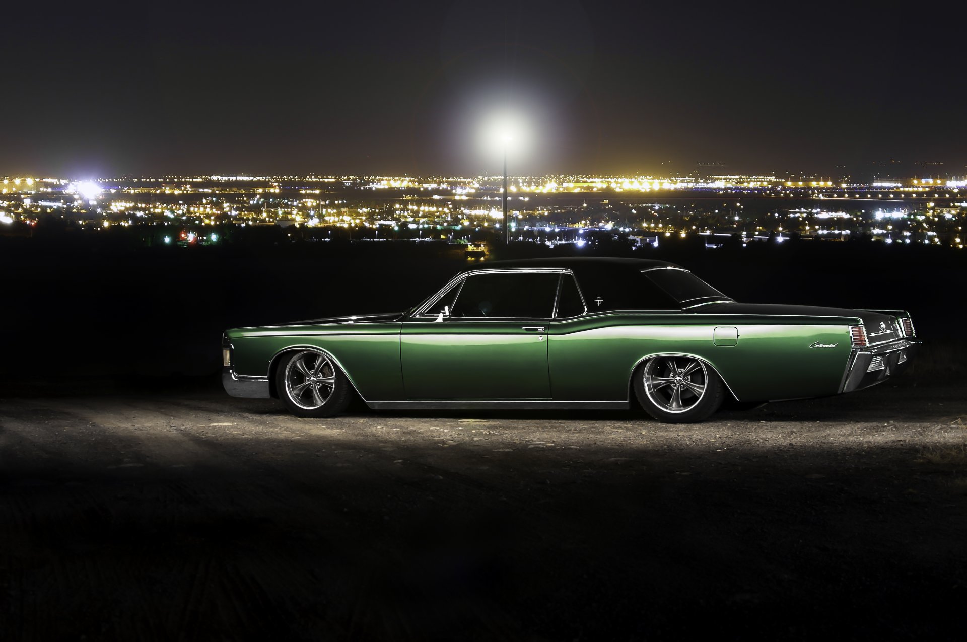 lincoln continental voiture nuit