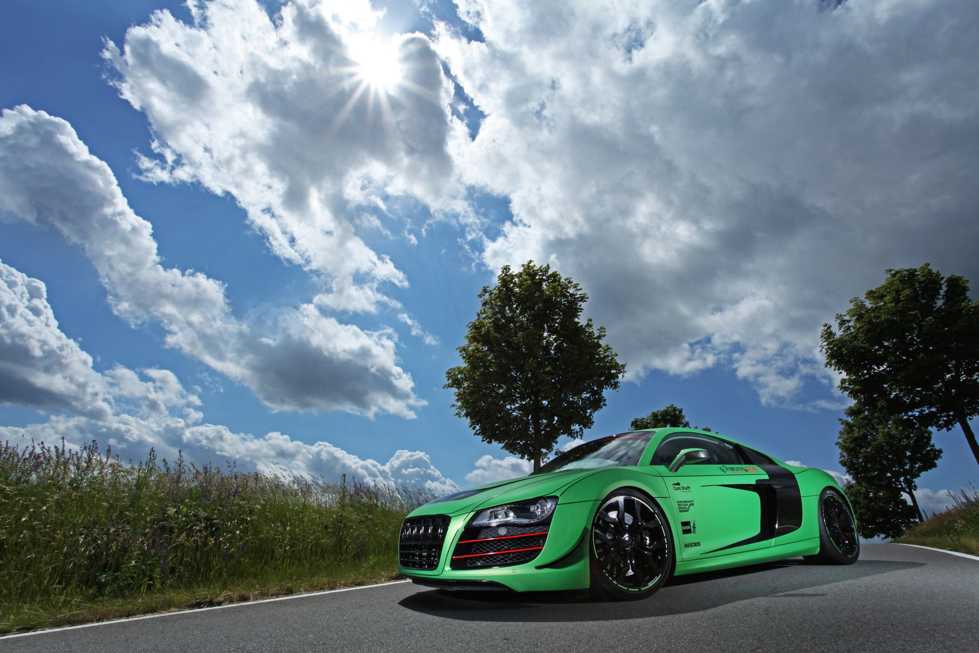 rennen audi r8 auto autos tuning straße gras himmel wolken