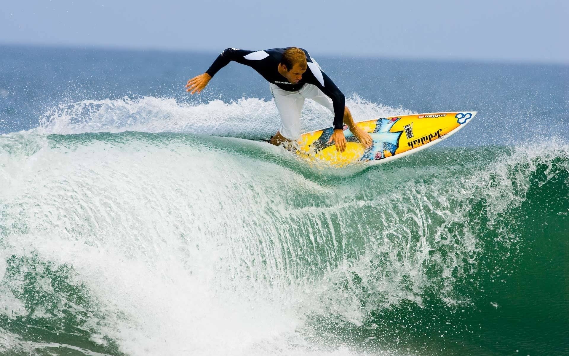 mer sportif planche mer vague surf surfeur éclaboussures océan sport adrénaline extrême mousse ciel horizon eau été mer été eau homme garçon océan surf vagues