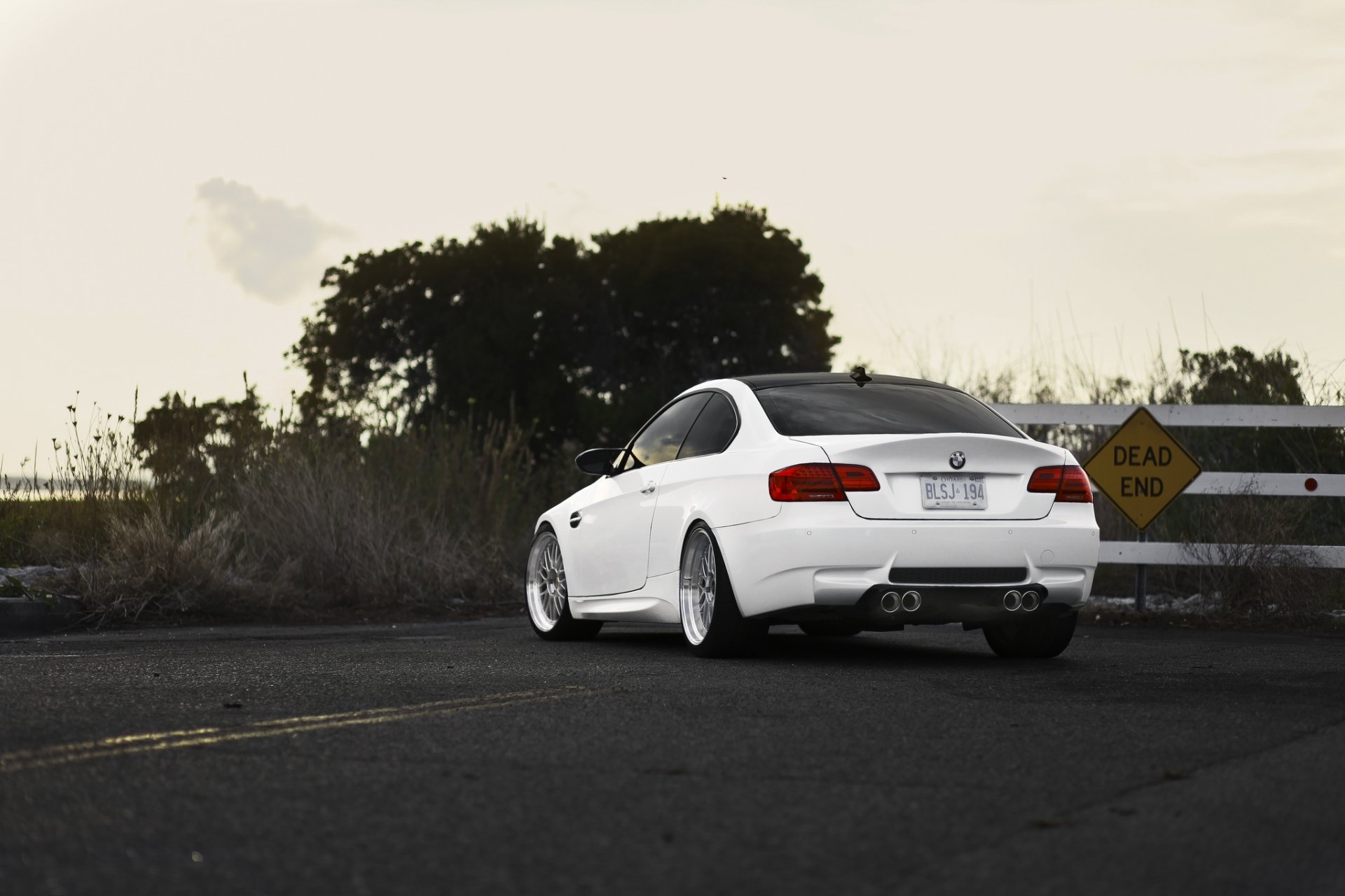 bmw m3 e92 blanco bmw trasero carretera callejón sin salida