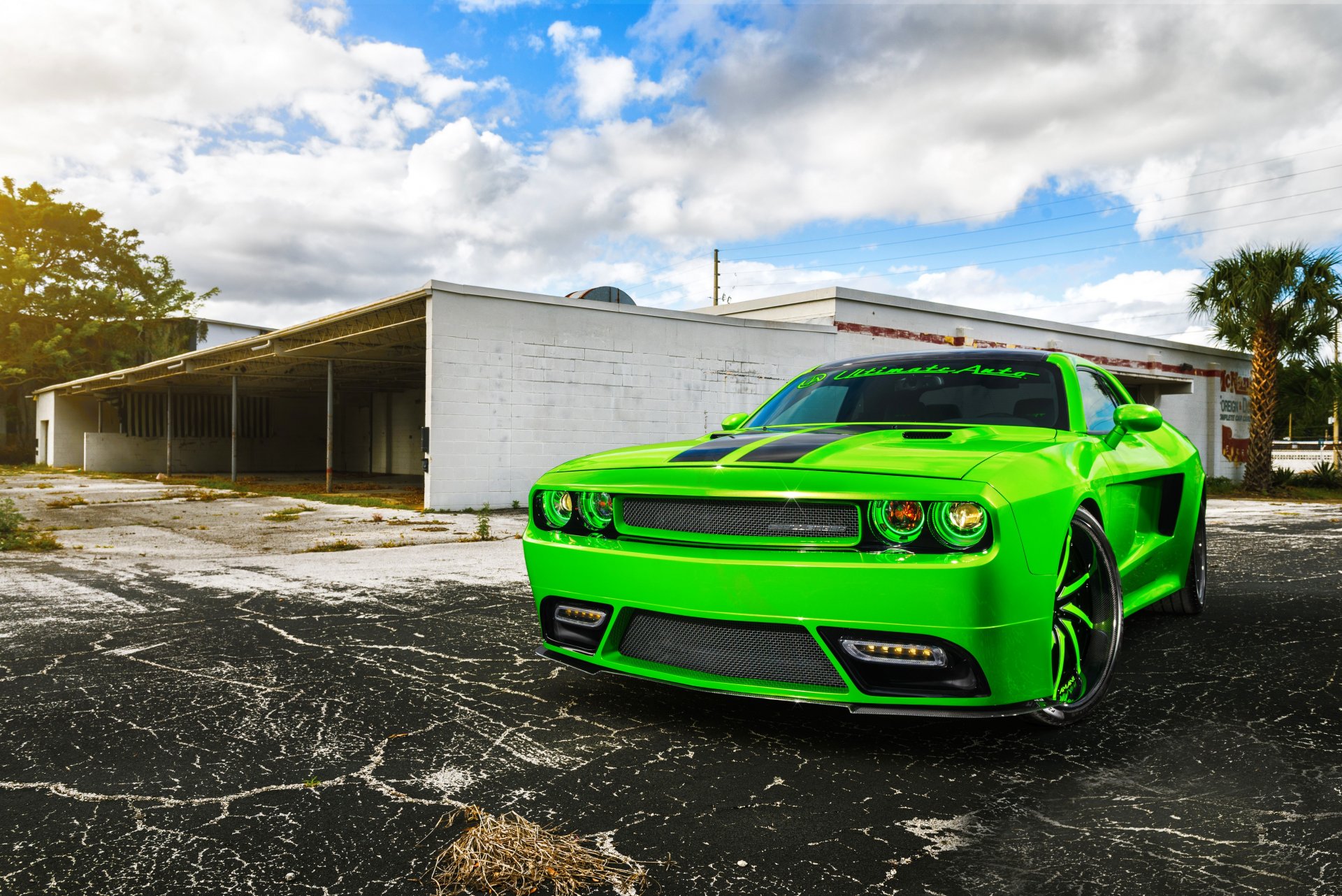 esquiver challenger srt8 coureur vert hall tuning avant