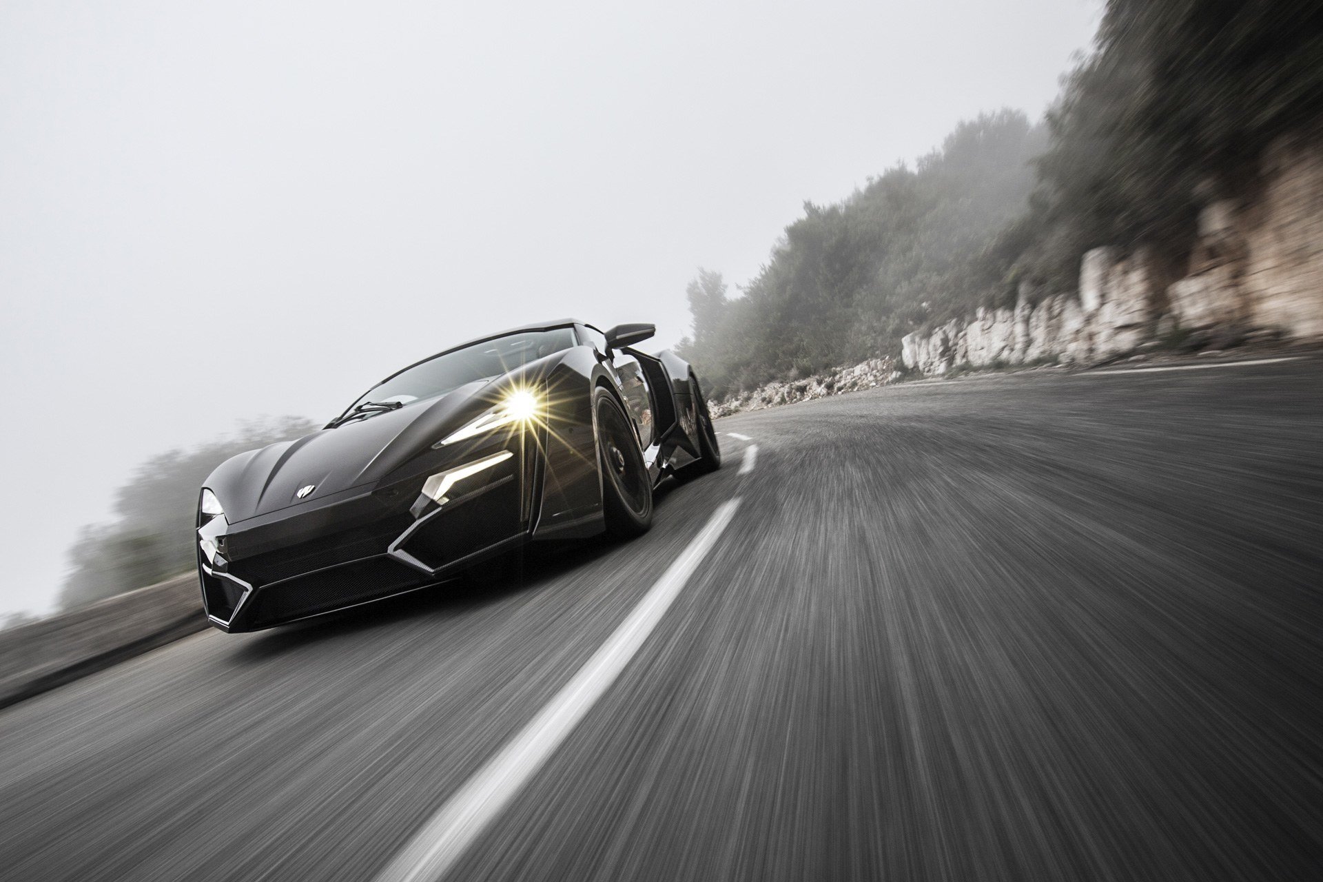 lykan hypersport track speed motion