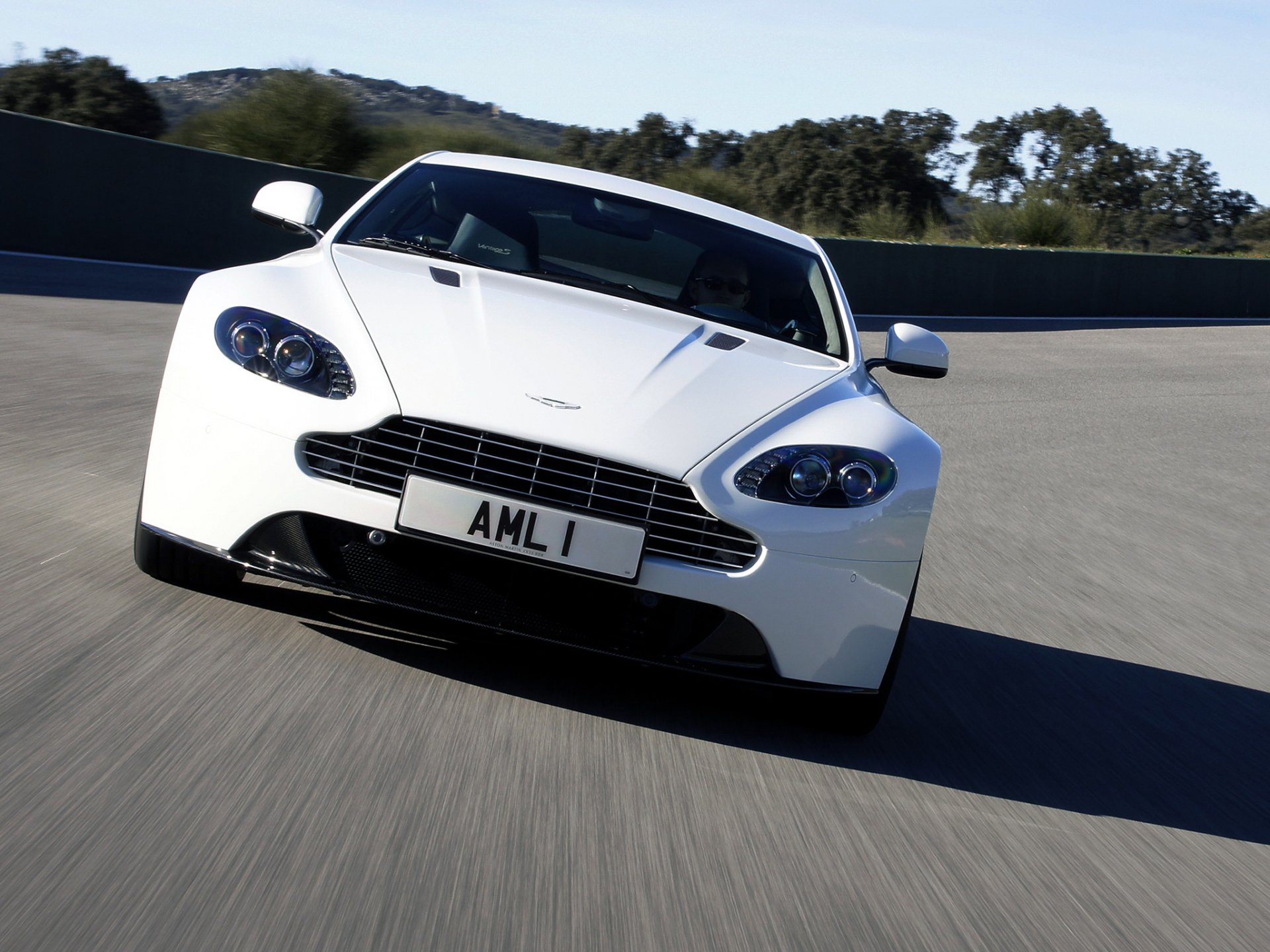 aston martin v8 vantage s auto faro anteriore