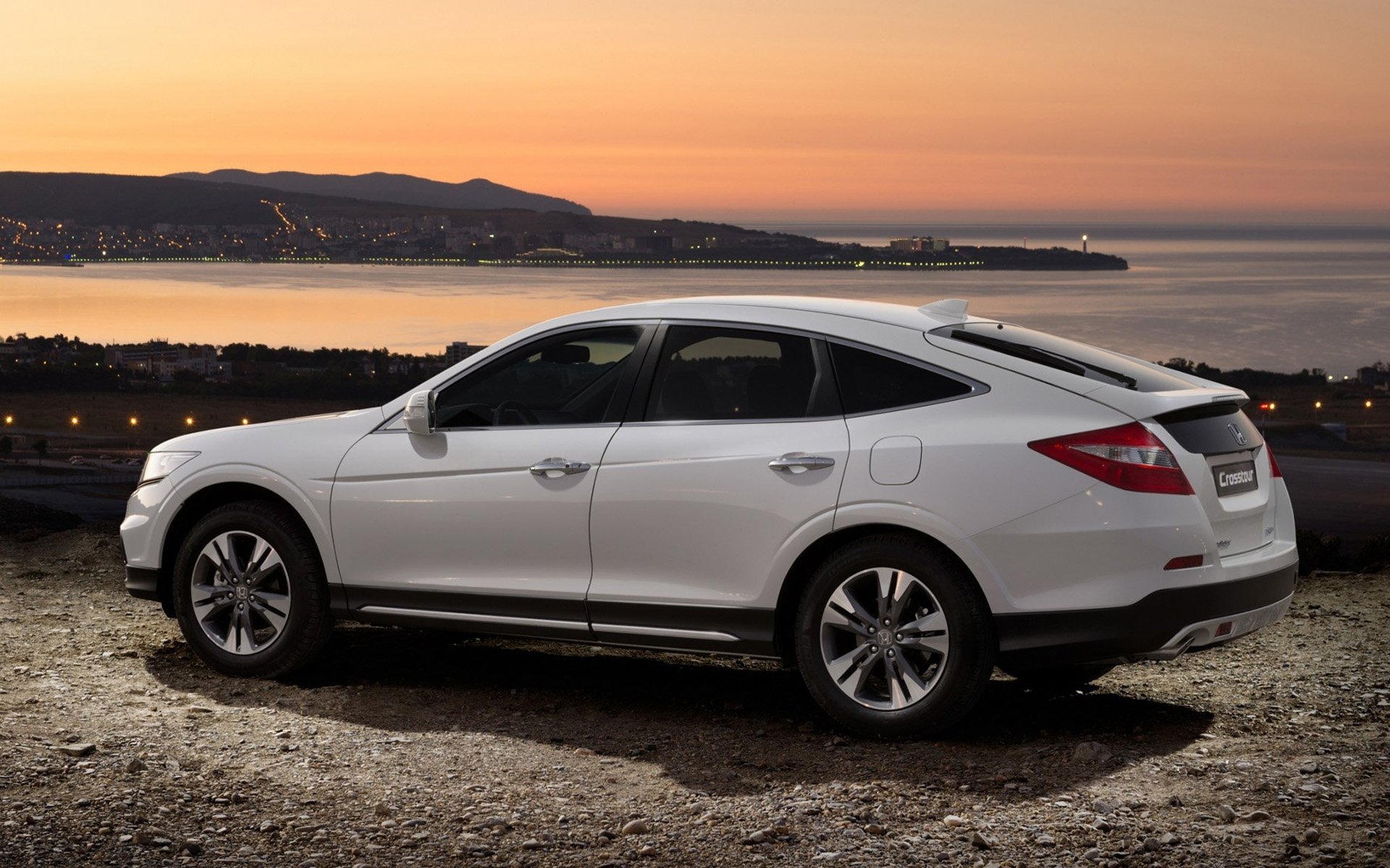 honda crosstour honda crosstour station wagon side view background